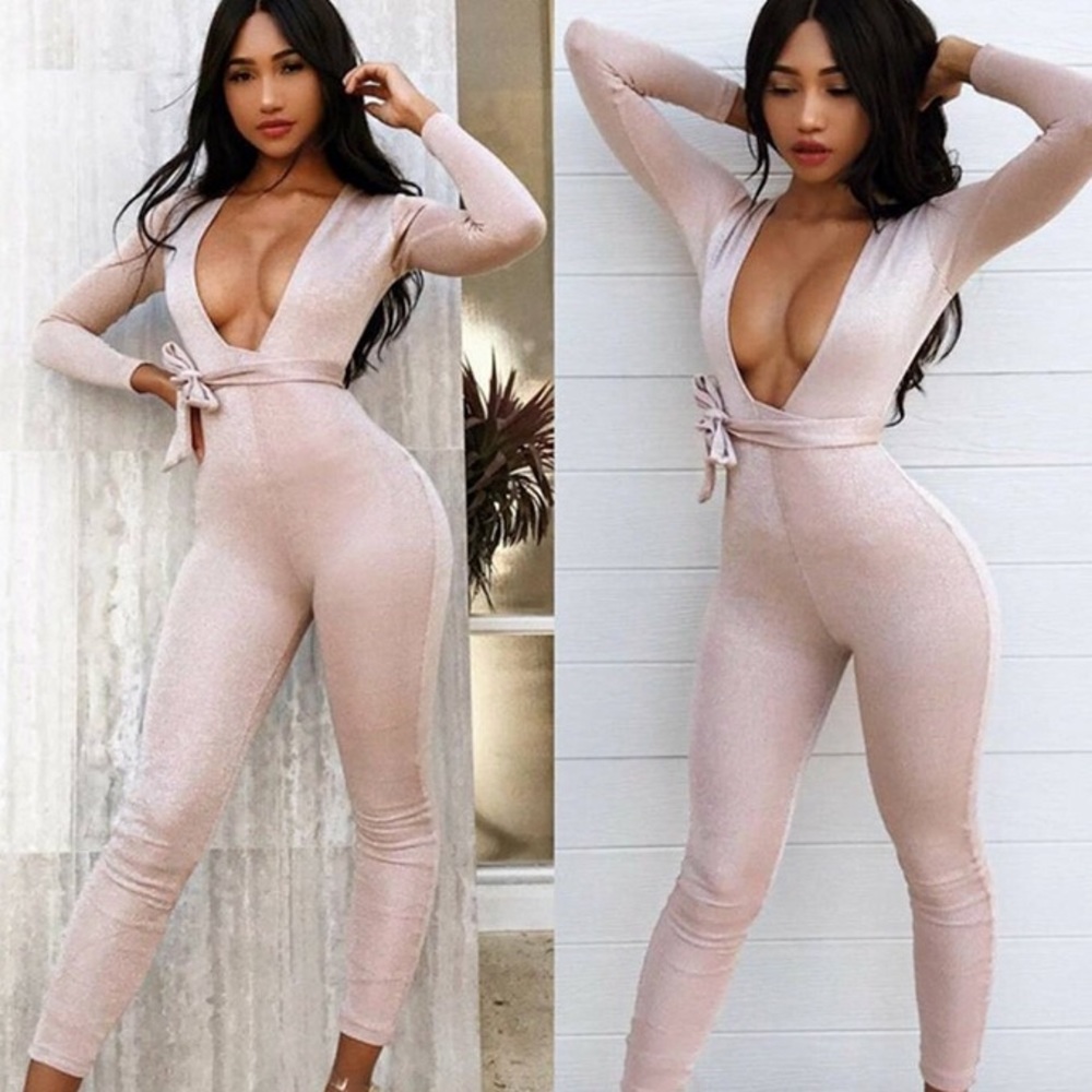 “Sparkle” ✨ V-Neck Romper - Picture 2 of 7
